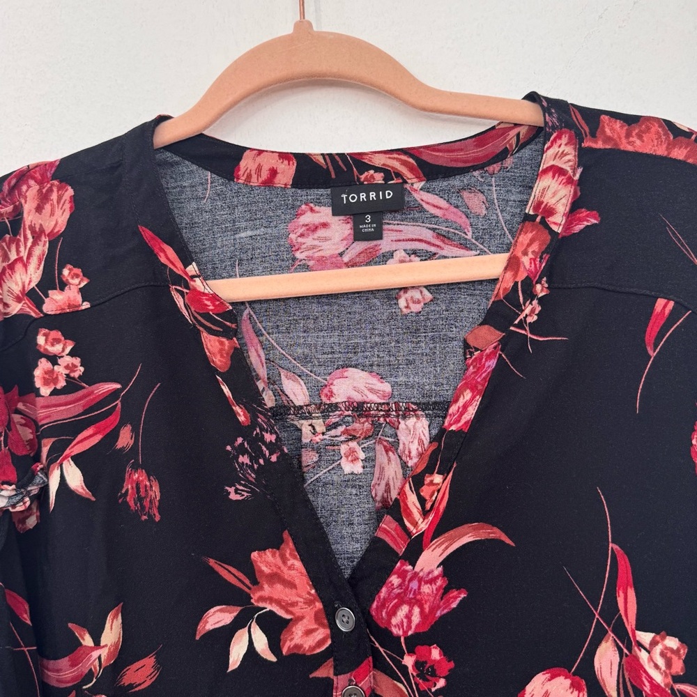 Torrid Challis Ruffle Trim Pullover Top Womens Plus  Black Floral Sz 3X - Picture 10 of 14